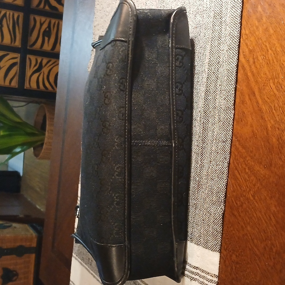Authentic Gucci Black Hand Bag - Picture 5 of 16